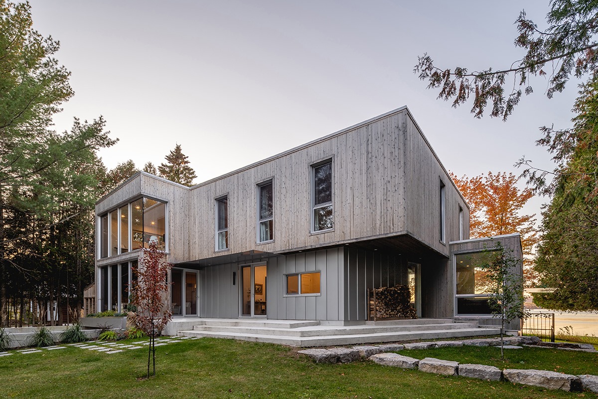 Magnifique résidence construite sur les berges du Lac Simon Joli Joli Design