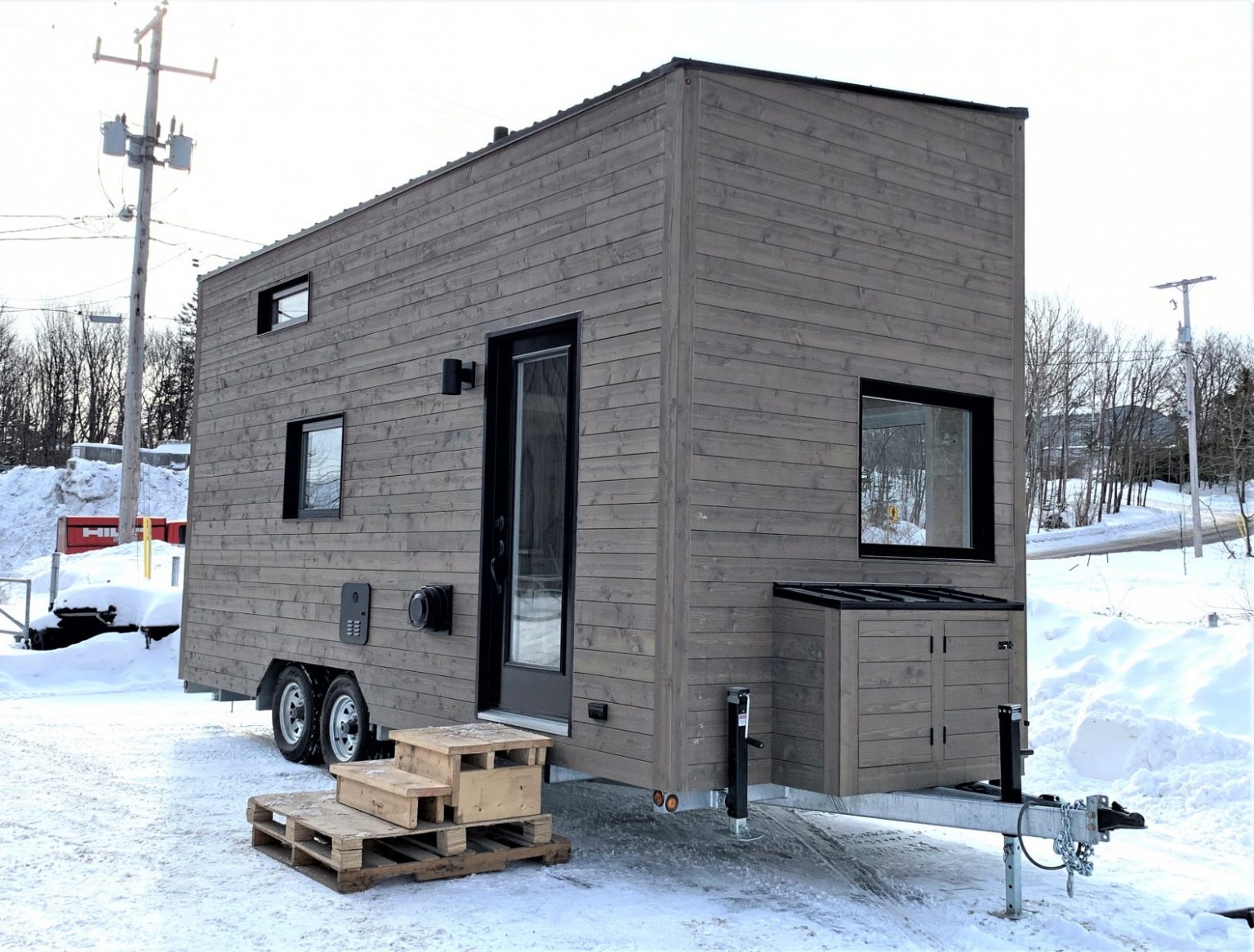 Impressionnante minimaison sur roues créée par CABANE, une jeune entreprise de la région de Impressionnante minimaison sur roues créée par CABANE, une jeune entreprise de la région de