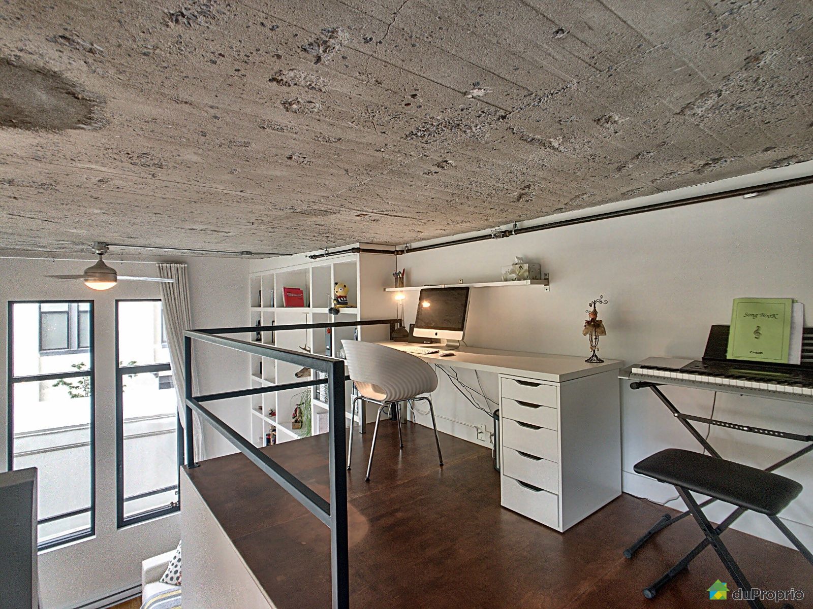 Le loft parfait à Montréal pour les amateurs de plafonds en béton