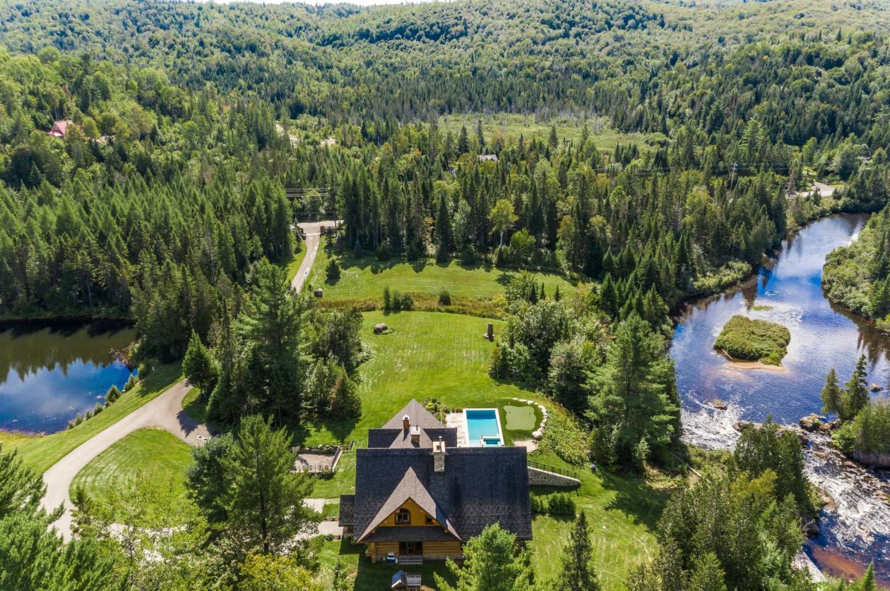 Incroyable propriété en bois rond de SainteMargueriteduLacMasson