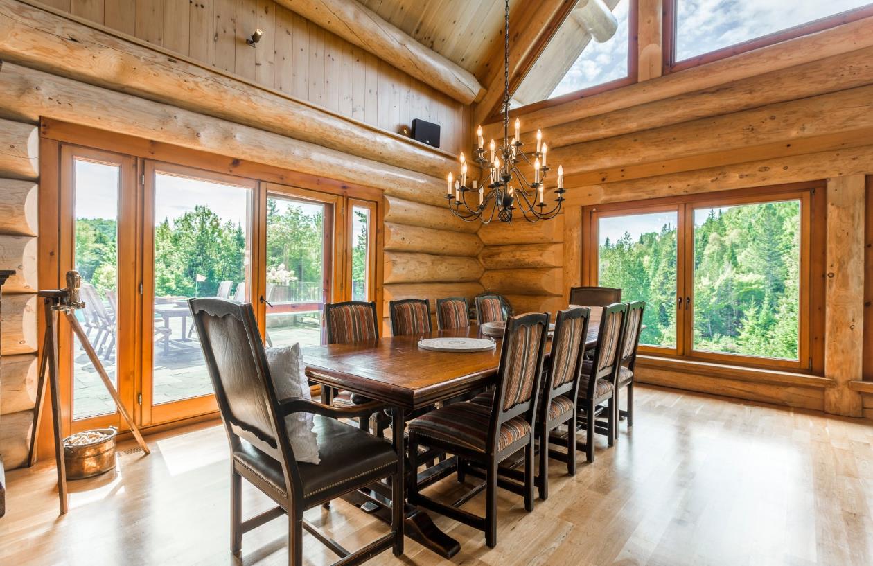 Incroyable propriété en bois rond de SainteMargueriteduLacMasson