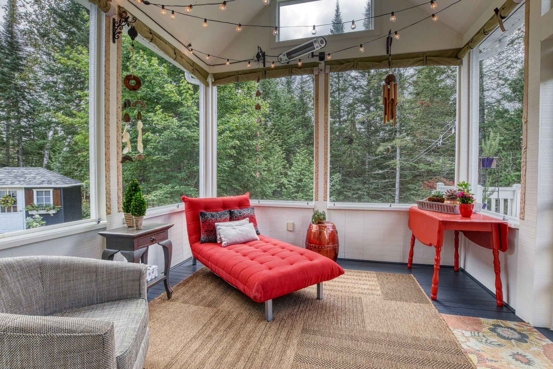 Cette splendide maison en vente à MorinHeights est chaleureuse et