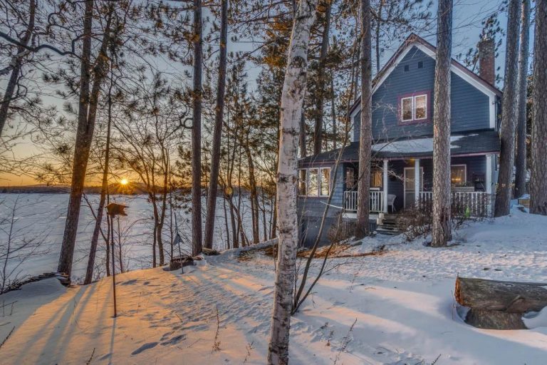 Chaleureuse propriété au bord du Lac Brome dans les Cantons de l'Est Joli Joli Design