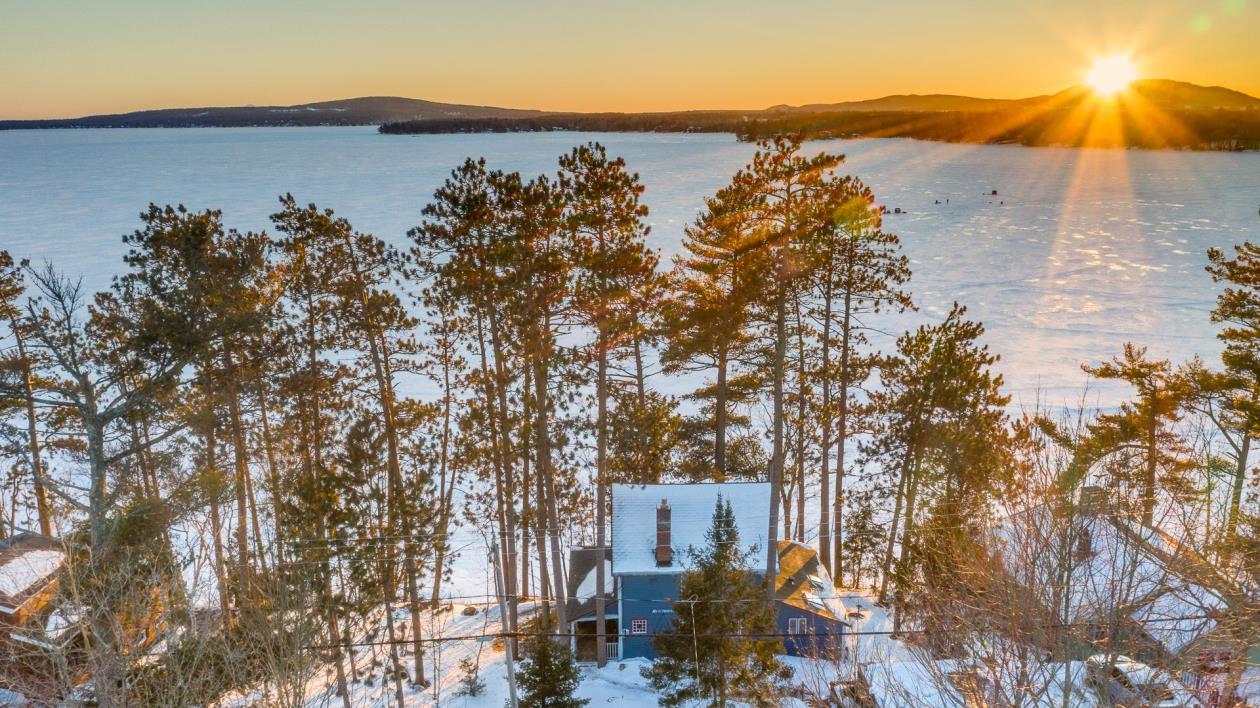 Chaleureuse propriété au bord du Lac Brome dans les Cantons de l'Est Joli Joli Design