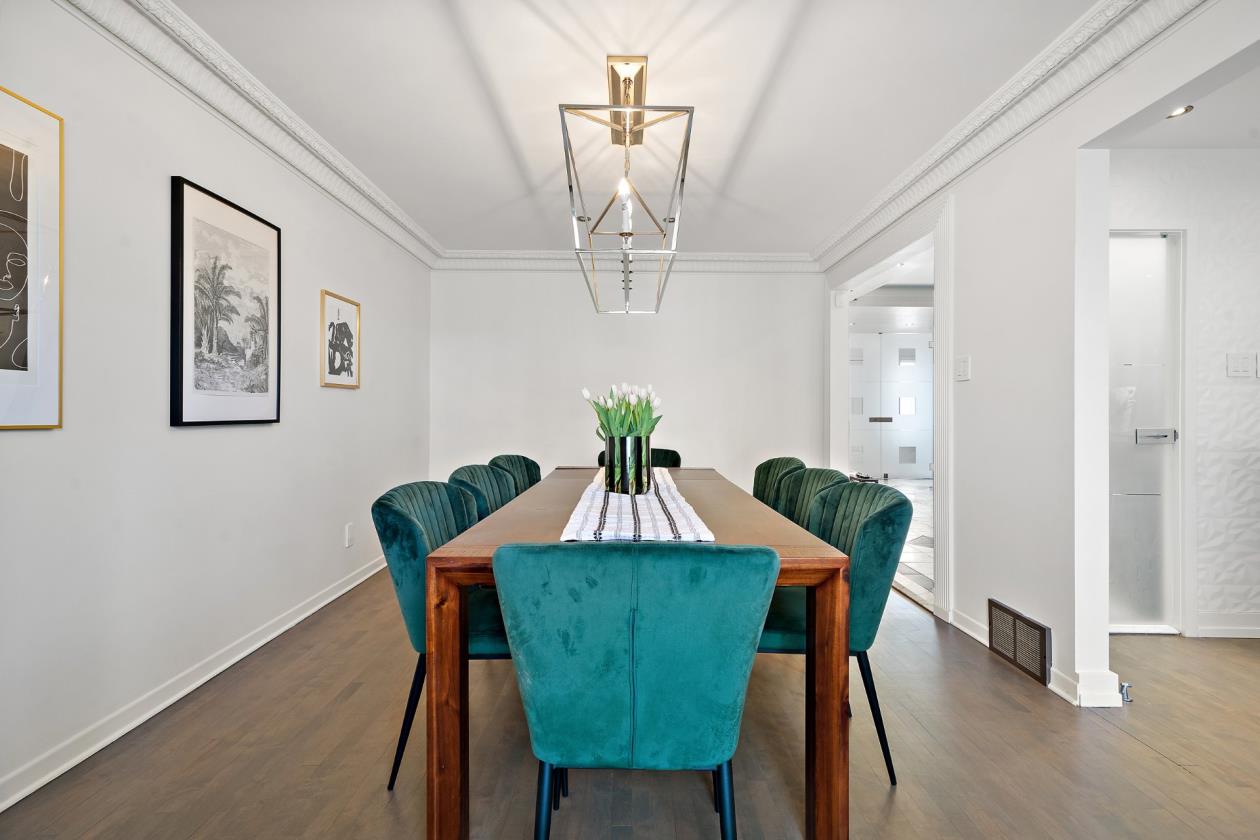 Luxueuse propriété avec piscine intérieure à DollardDes Ormeaux Joli