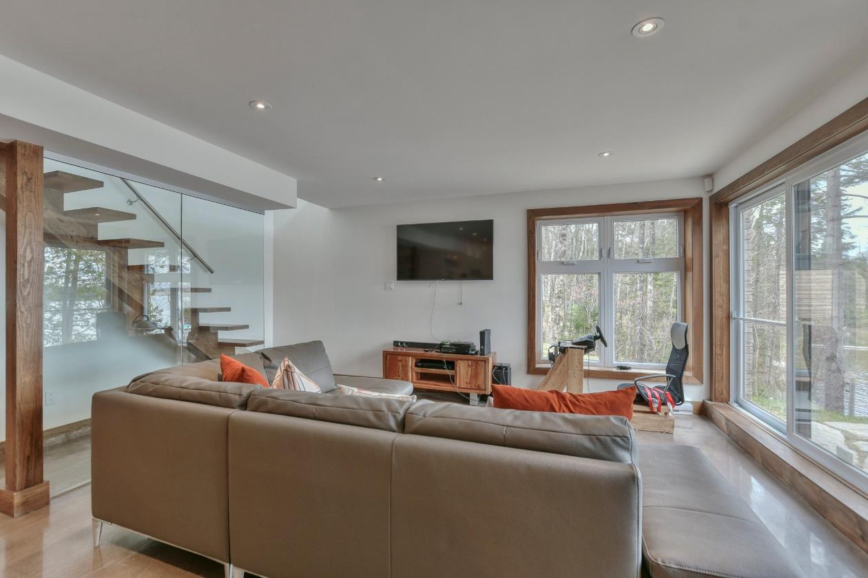 Ravissante maison au bord du majestueux lac Ouareau à NotreDamedela