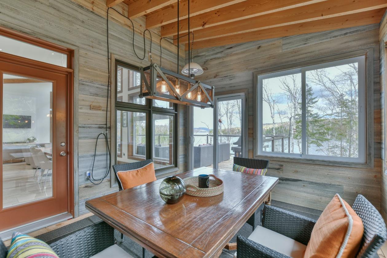 Ravissante maison au bord du majestueux lac Ouareau à NotreDamedela