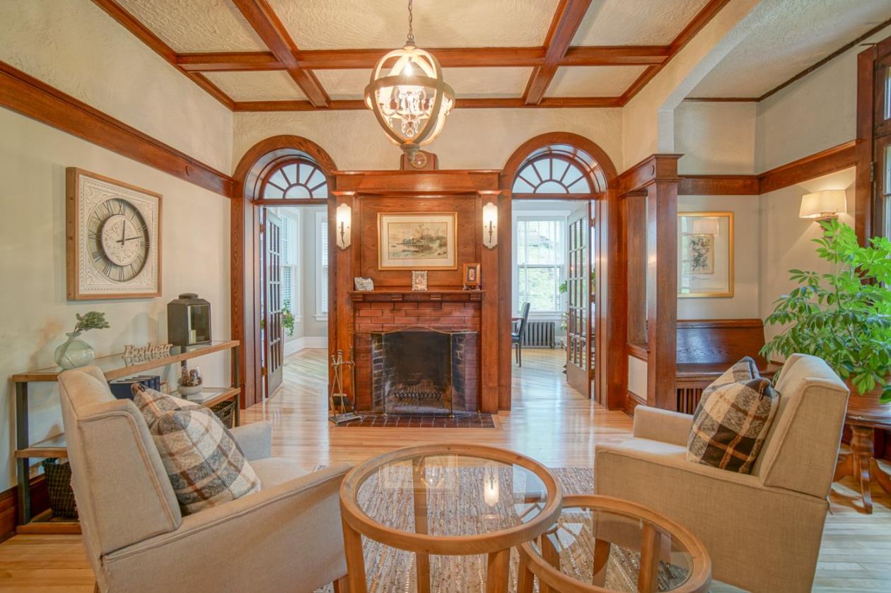 Majestueuse propriété centenaire dans le quartier JacquesCartier de la