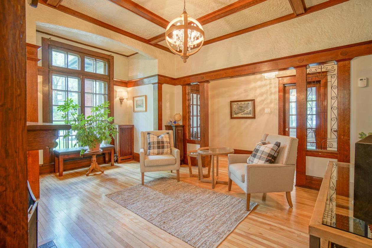 Majestueuse propriété centenaire dans le quartier JacquesCartier de la