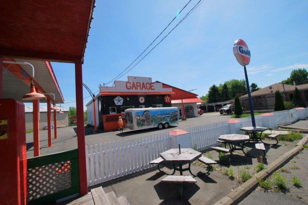 Un garage style Route 66 à vendre près de Drummondville Joli Joli Design