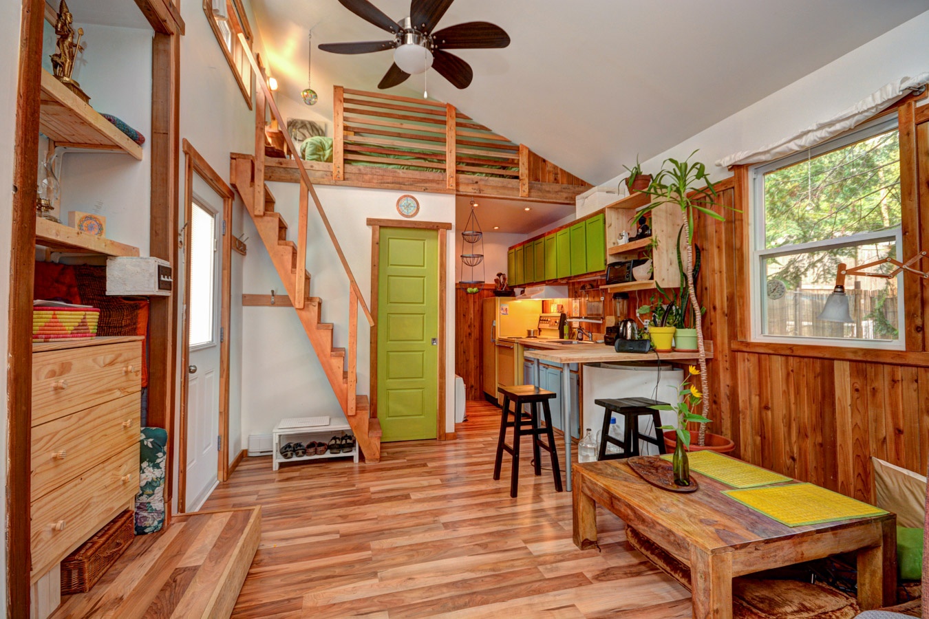 Une chaleureuse mini-maison entièrement rénovée à Val-David - Joli Joli  Design
