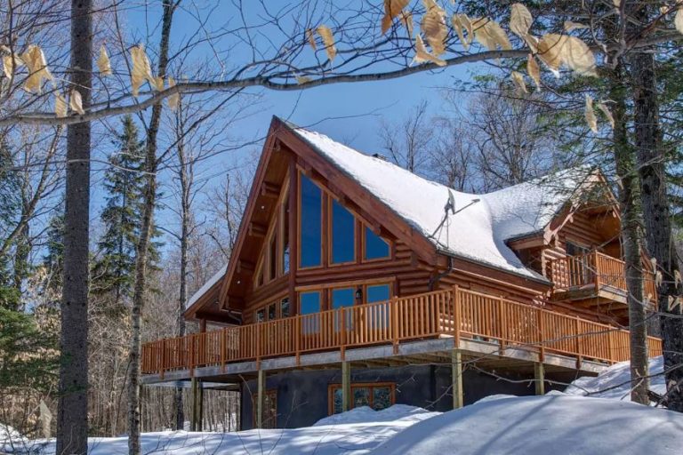 Voici le plus fou chalet à louer à Tremblant cet été sur AirBnB Joli