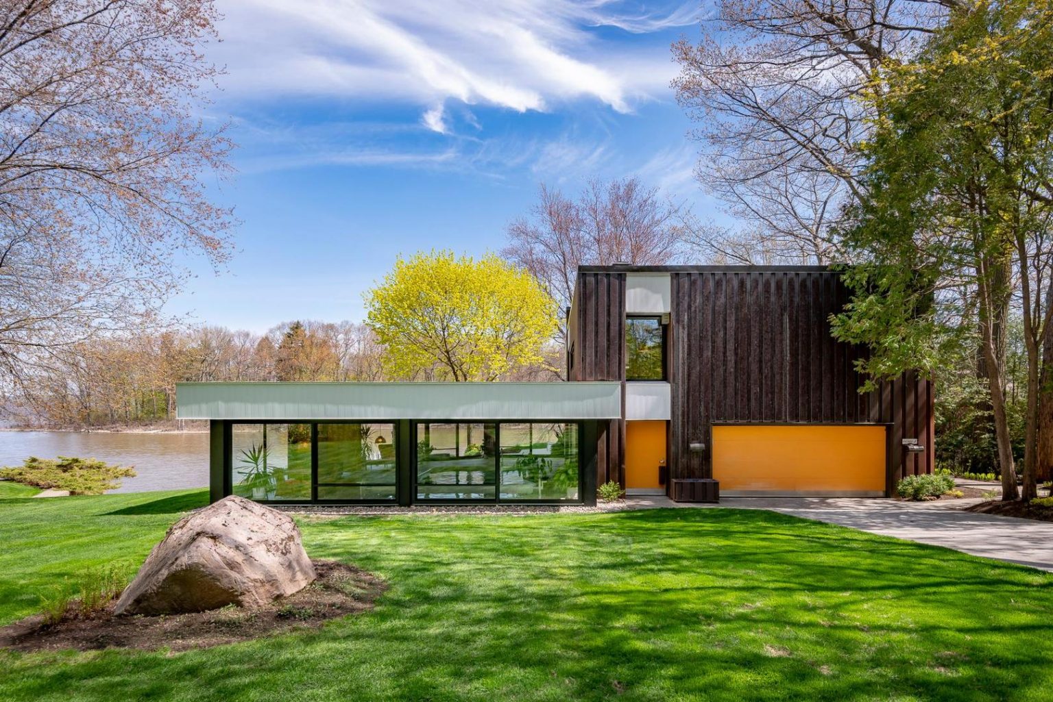 Prestigieuse maison au bord de l'eau à vendre à VaudreuilsurleLac