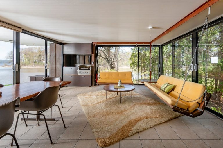 Prestigieuse maison au bord de l'eau à vendre à VaudreuilsurleLac