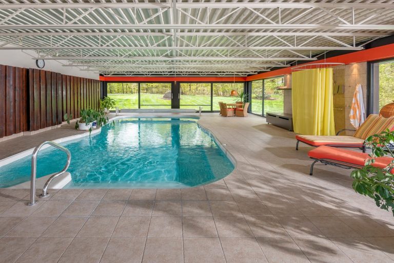 Prestigieuse maison au bord de l'eau à vendre à VaudreuilsurleLac