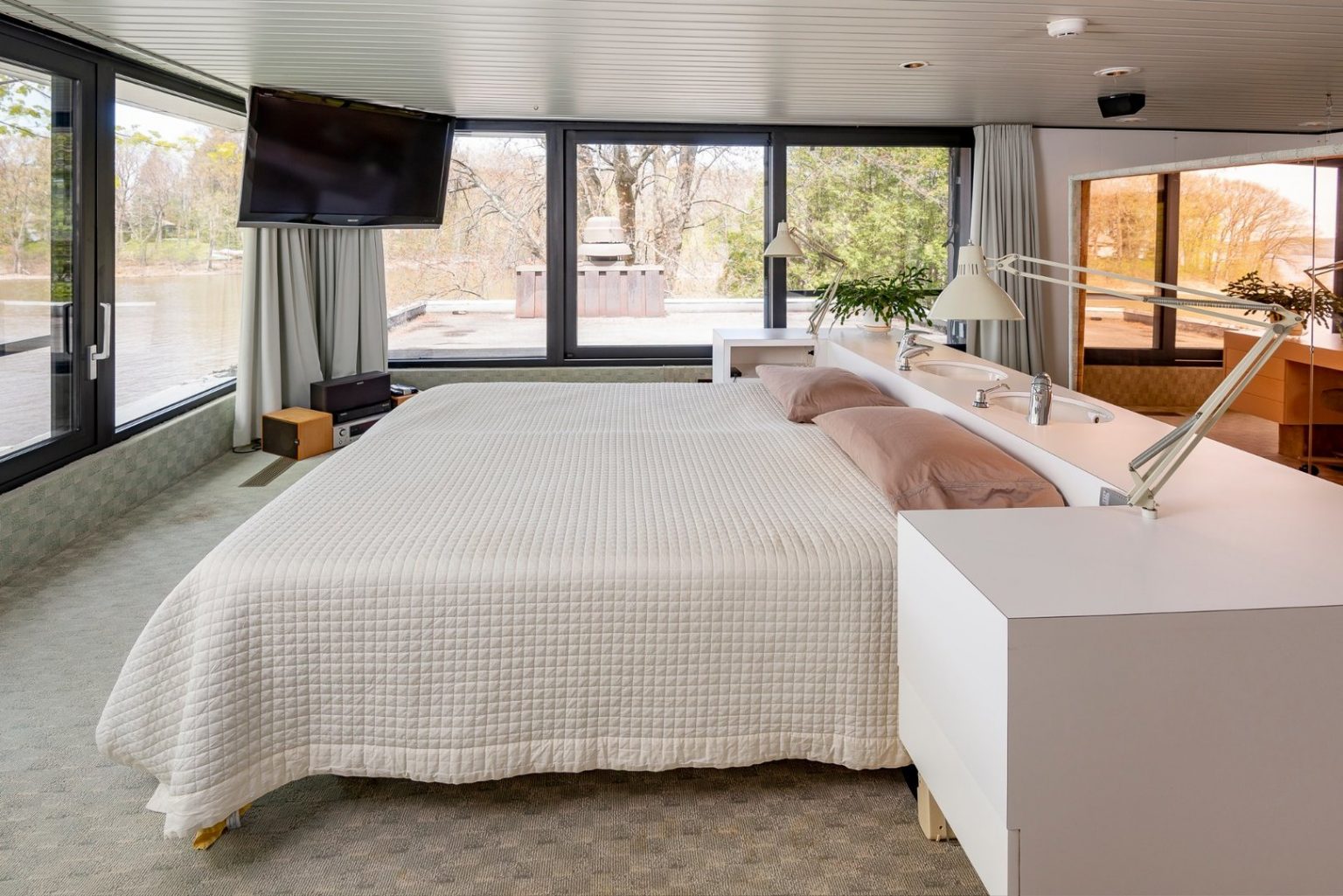 Prestigieuse maison au bord de l'eau à vendre à VaudreuilsurleLac