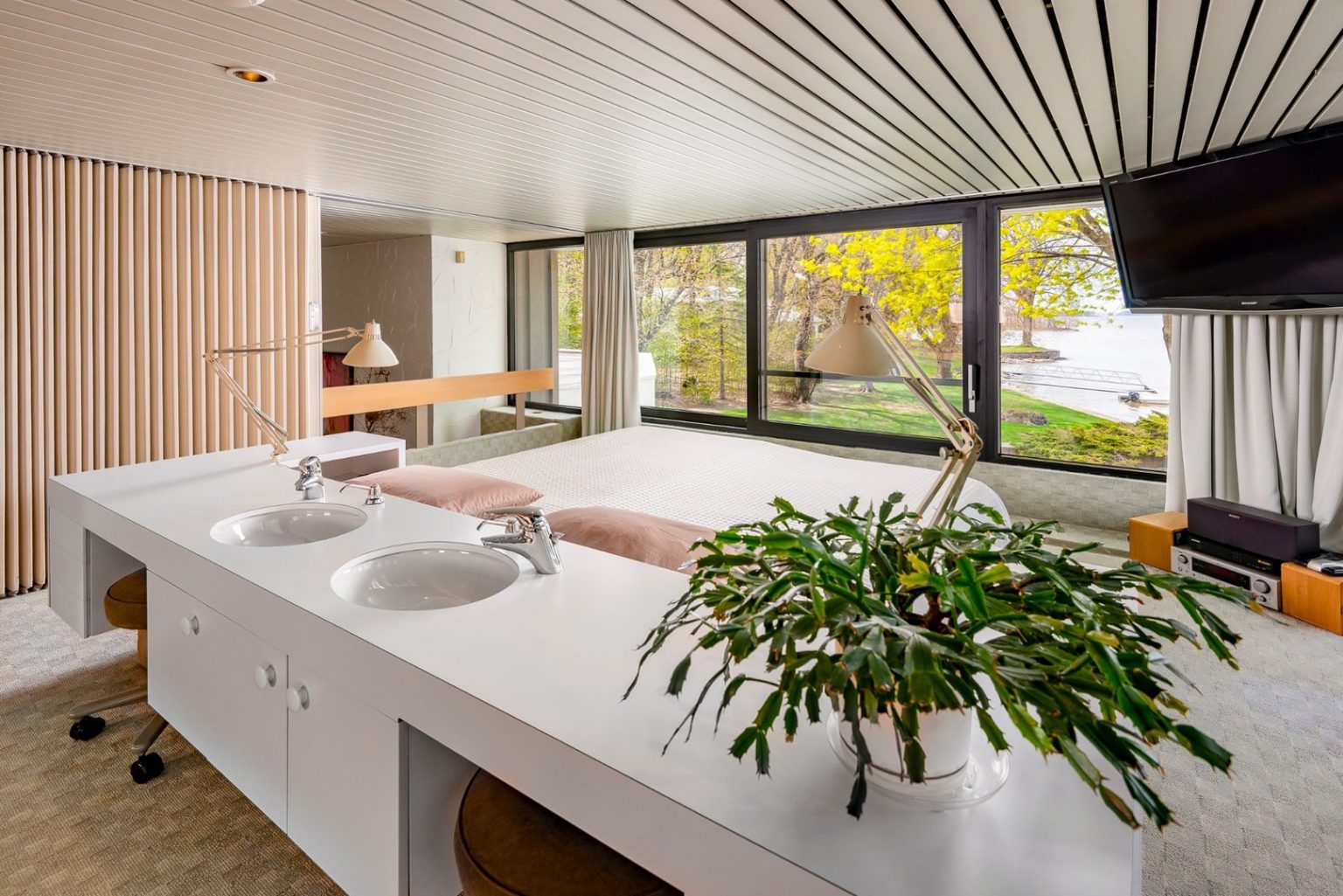 Prestigieuse maison au bord de l'eau à vendre à VaudreuilsurleLac