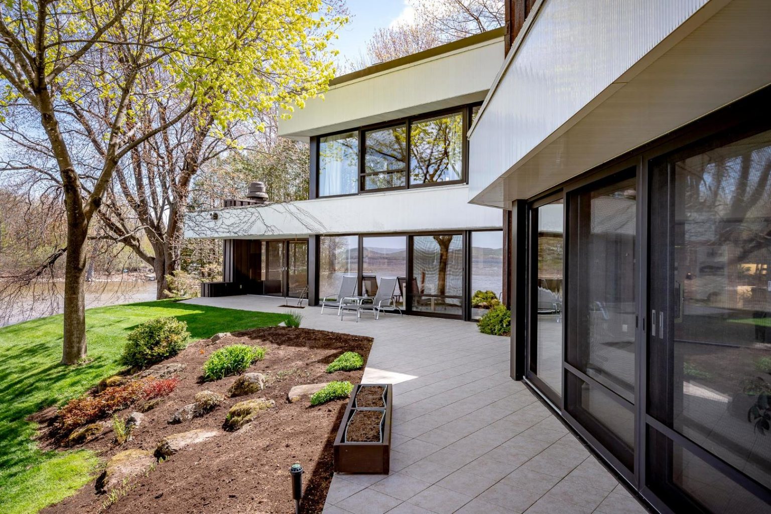 Prestigieuse maison au bord de l'eau à vendre à VaudreuilsurleLac