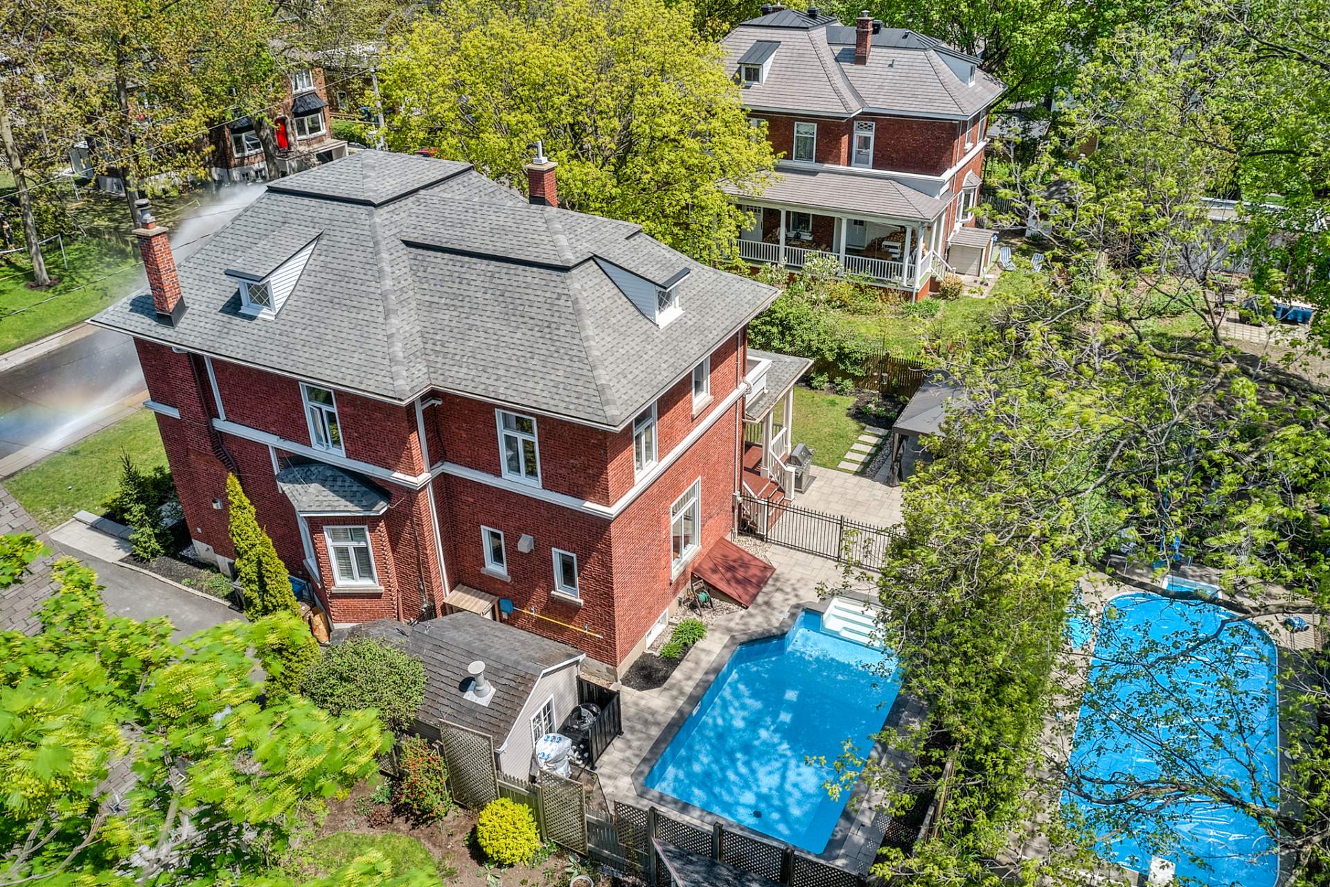 Élégante maison centenaire située à SaintLambert maintenant disponible