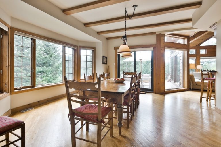 Coup de coeur pour ce cottage sur 3 étages situé à IvrysurleLac dans