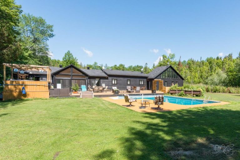 Magnifique maison de plainpied au bord d'une rivière à SaintAndréd