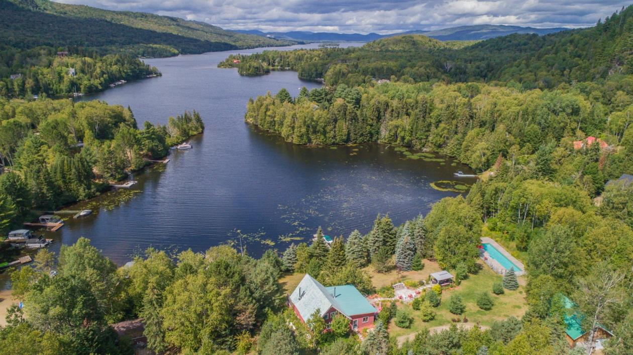 Chaleureuse propriété au bord de l'eau à NotreDamedelaMerci Joli Joli Design