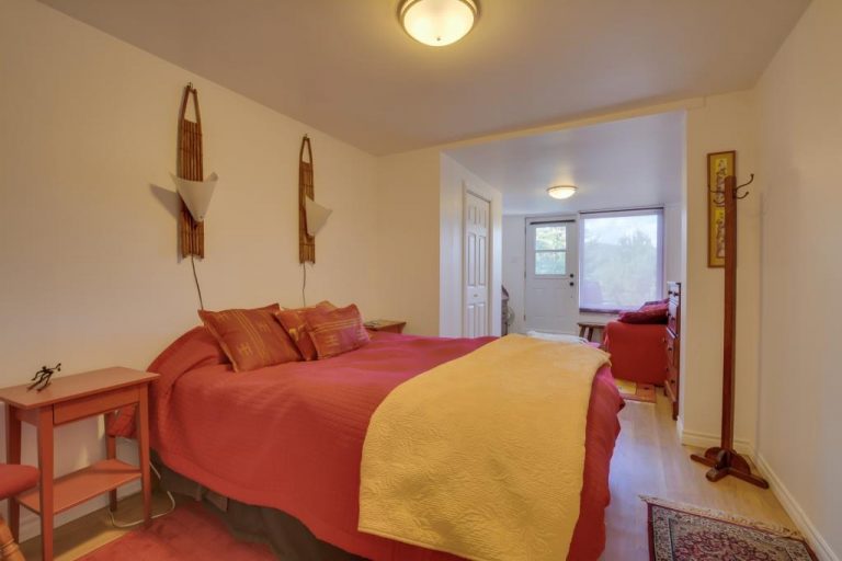 Chaleureuse propriété au bord de l'eau à NotreDamedelaMerci Joli