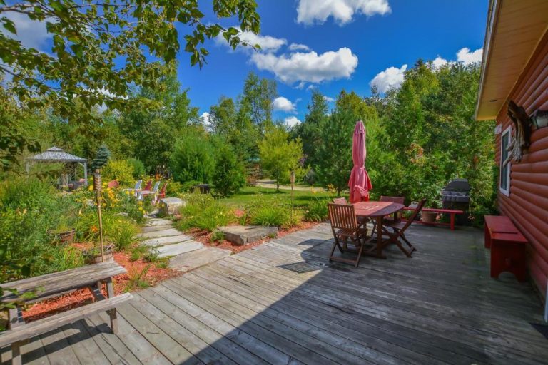 Chaleureuse propriété au bord de l'eau à NotreDamedelaMerci Joli