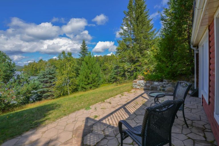 Chaleureuse propriété au bord de l'eau à NotreDamedelaMerci Joli