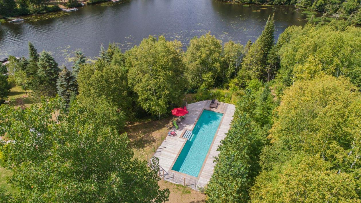 Chaleureuse propriété au bord de l'eau à NotreDamedelaMerci Joli