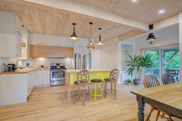 Impressionnante propriété au design original et unique à SaintBlaise