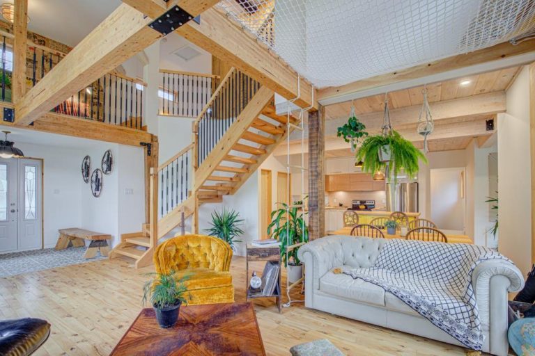 Impressionnante propriété au design original et unique à SaintBlaise