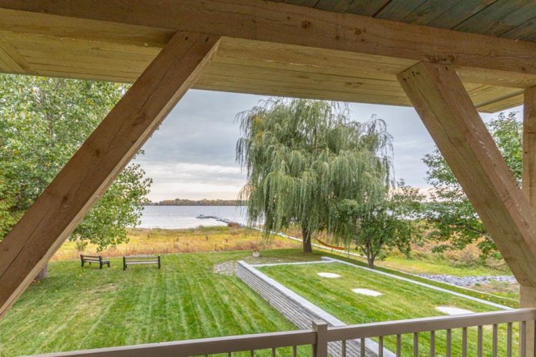 Impressionnante propriété au design original et unique à SaintBlaise