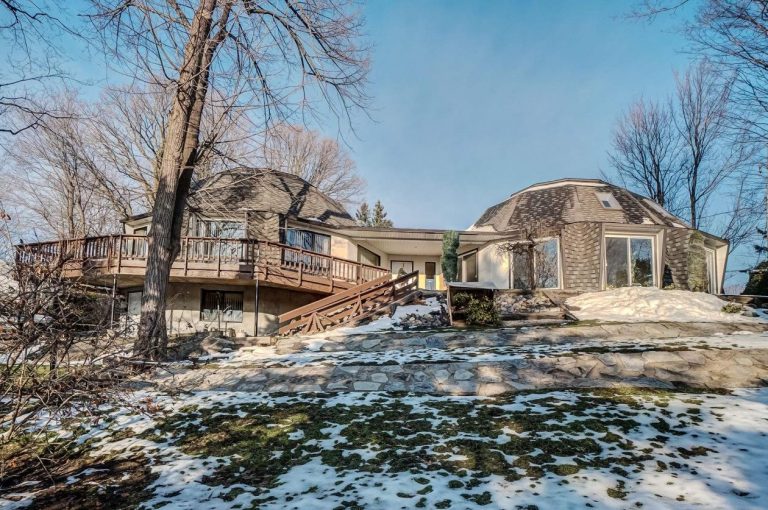 Propriété au style unique avec piscine intérieure en vente à Gatineau Joli Joli Design