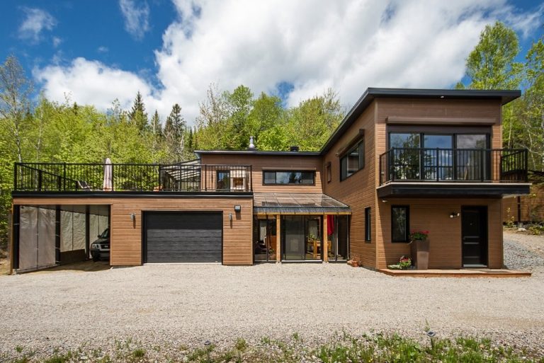 Intéressante maison écologique dans la ville de FossambaultsurleLac