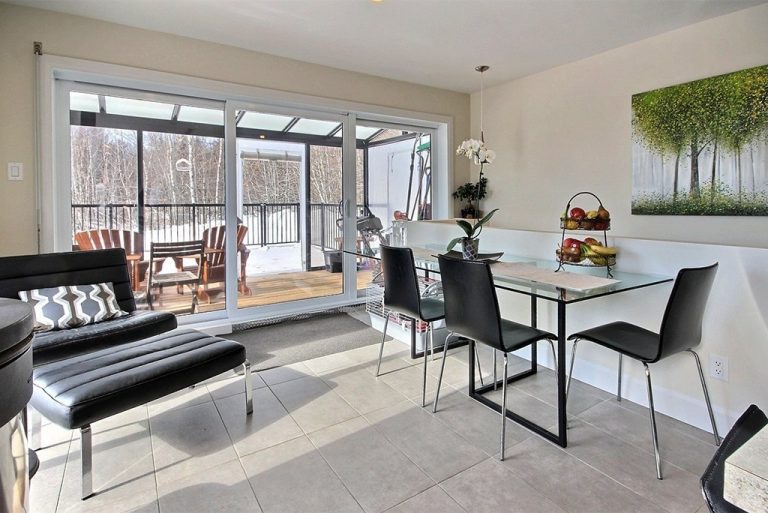 Intéressante maison écologique dans la ville de FossambaultsurleLac