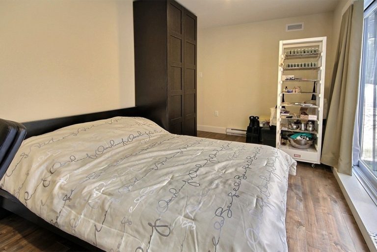 Intéressante maison écologique dans la ville de FossambaultsurleLac