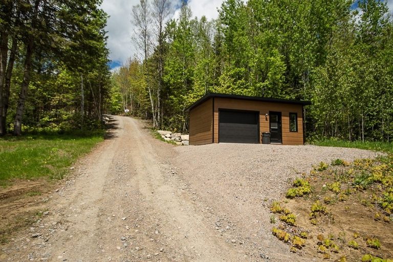 Intéressante maison écologique dans la ville de FossambaultsurleLac