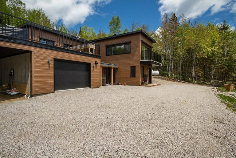 Intéressante maison écologique dans la ville de FossambaultsurleLac
