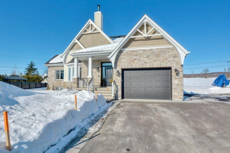 Jolie maison à aire ouverte à SaintJosephduLac dans les Laurentides