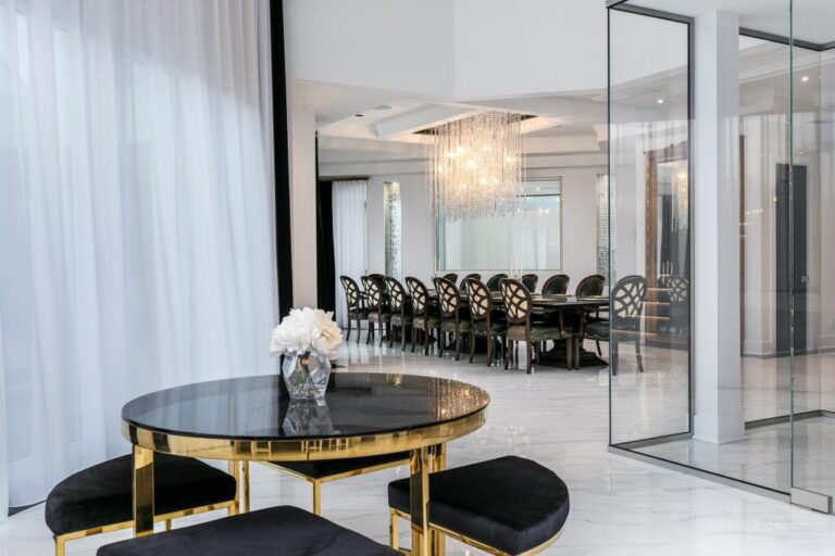 Spectaculaire propriété au bord de l'eau dans le quartier SainteDorothée à Laval Joli Joli Design