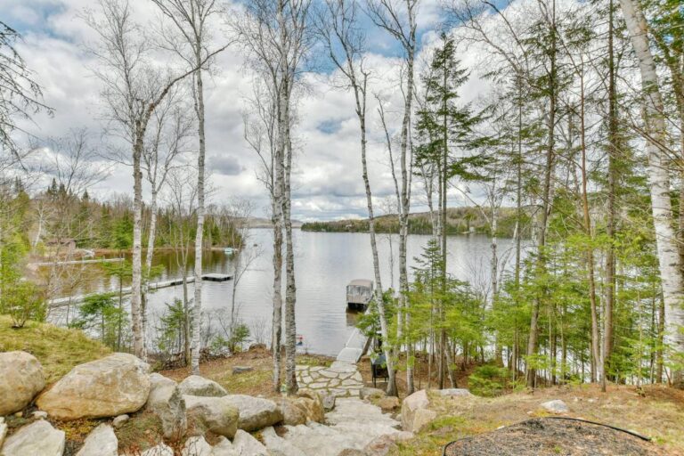 Ravissante maison au bord du majestueux lac Ouareau à NotreDamedelaMerci dans Lanaudière