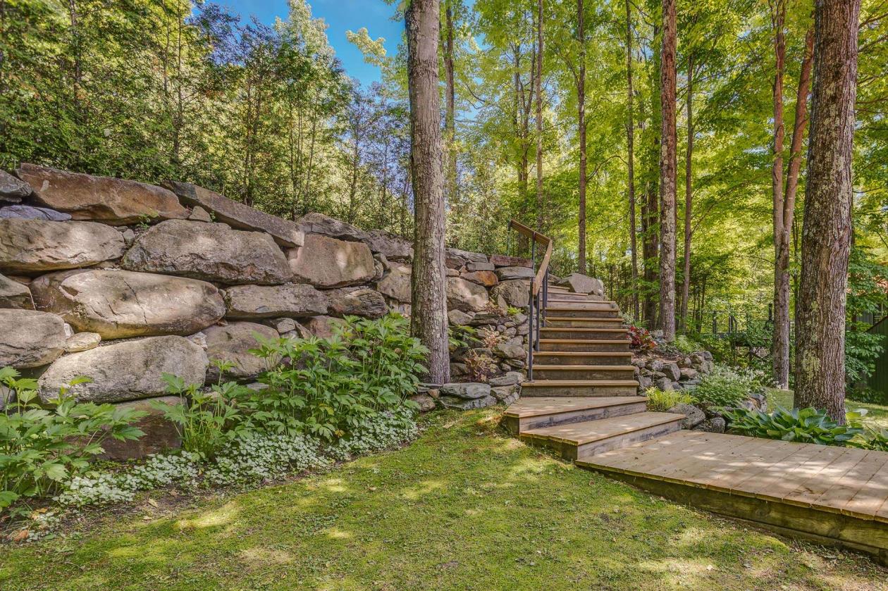 Spacieuse résidence de campagne avec vue sur l'eau à Eastman en Estrie