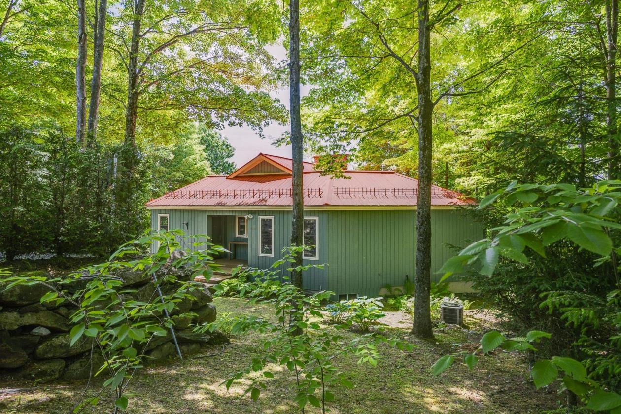 Spacieuse résidence de campagne avec vue sur l'eau à Eastman en Estrie