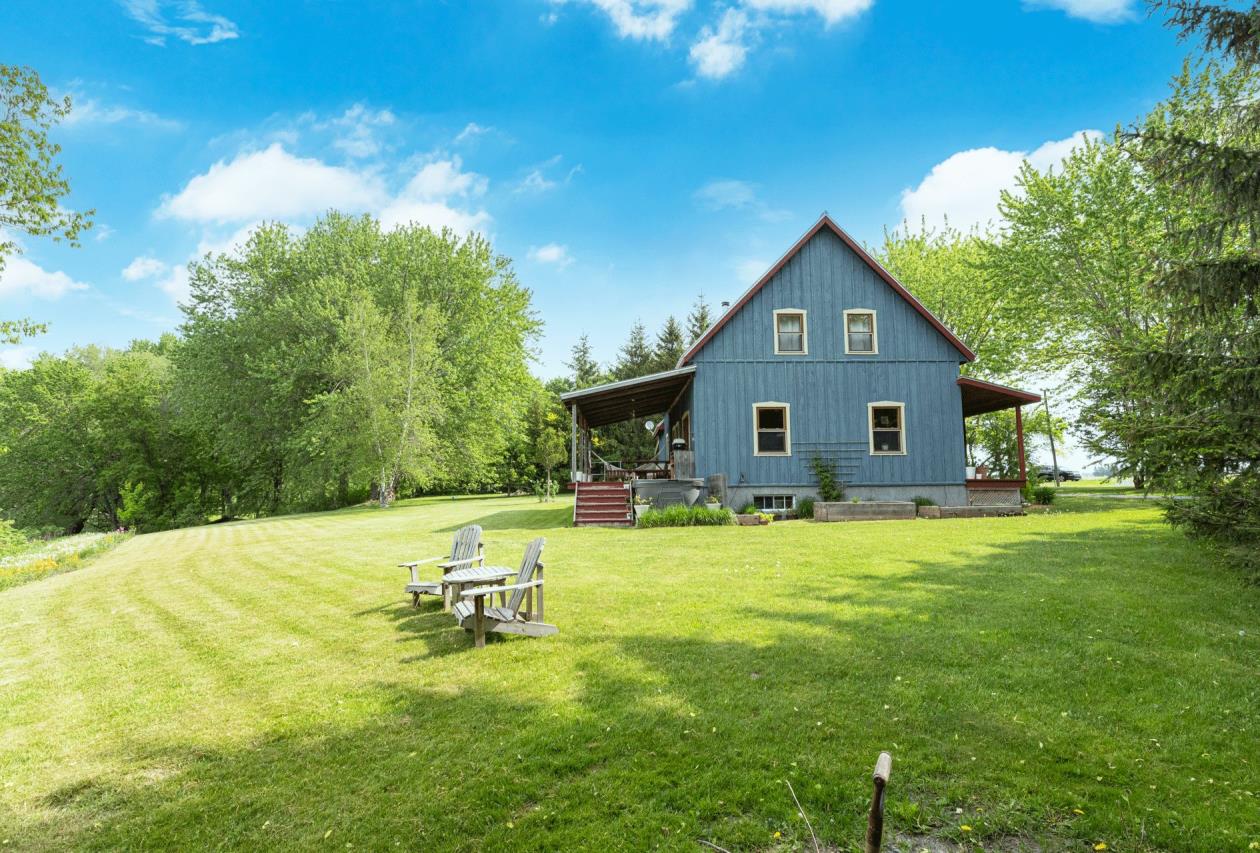 Chaleureuse maison de campagne au bord de la rivière Yamaska dans les Cantonsdel'Est Joli Chaleureuse maison de campagne au bord de la rivière Yamaska dans les Cantonsdel'Est Joli