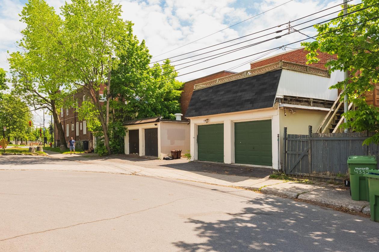 Condo avec beaucoup de cachet au rezdechaussée d'un duplex du