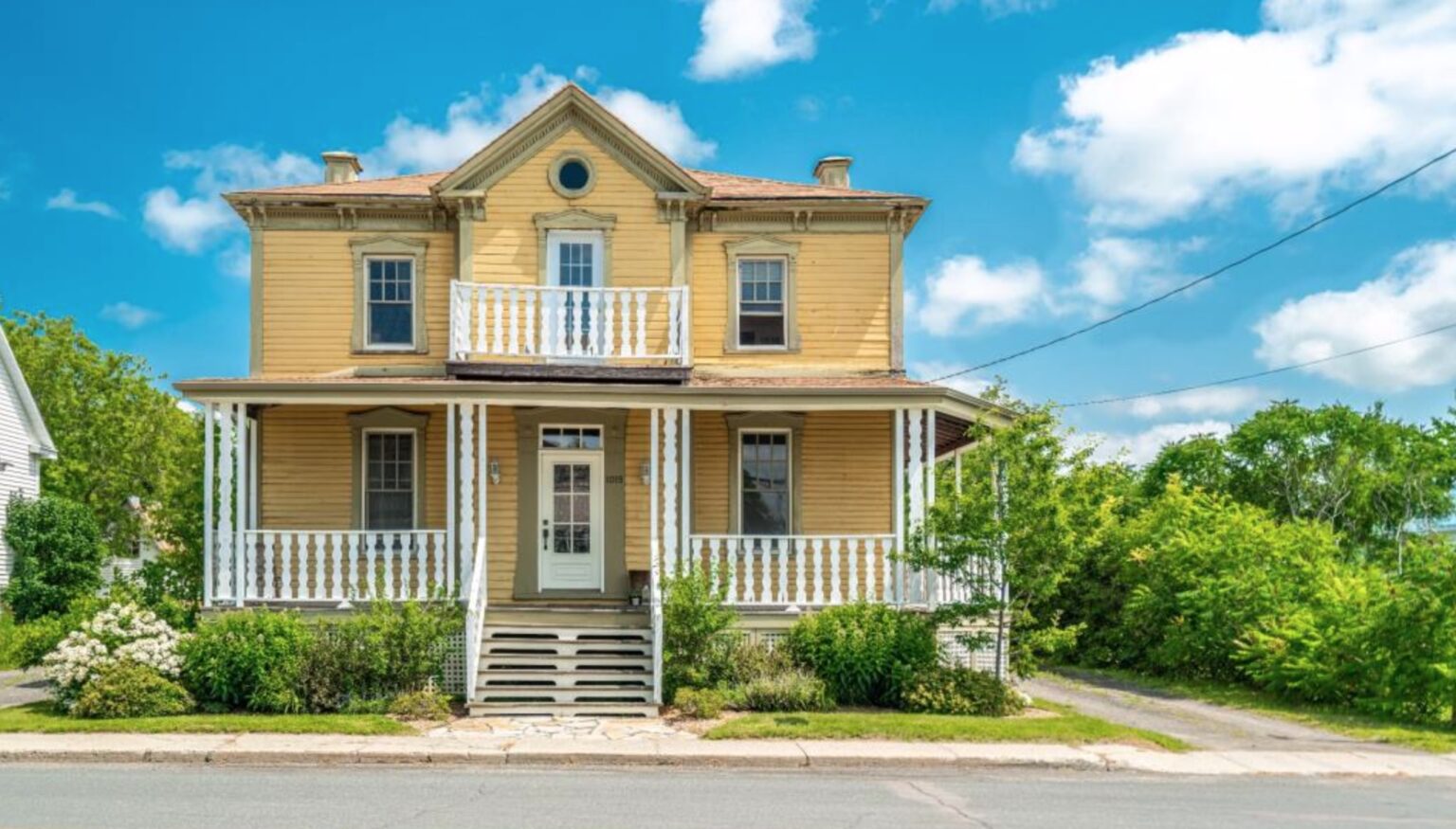 Chaleureuse propriété ancestrale de 1865 à SaintZéphirindeCourval Joli Joli Design