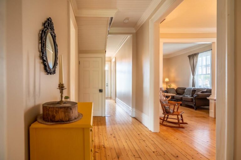 Chaleureuse propriété ancestrale de 1865 à SaintZéphirindeCourval