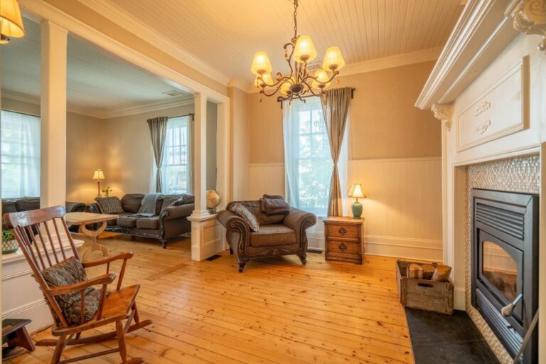 Chaleureuse propriété ancestrale de 1865 à SaintZéphirindeCourval