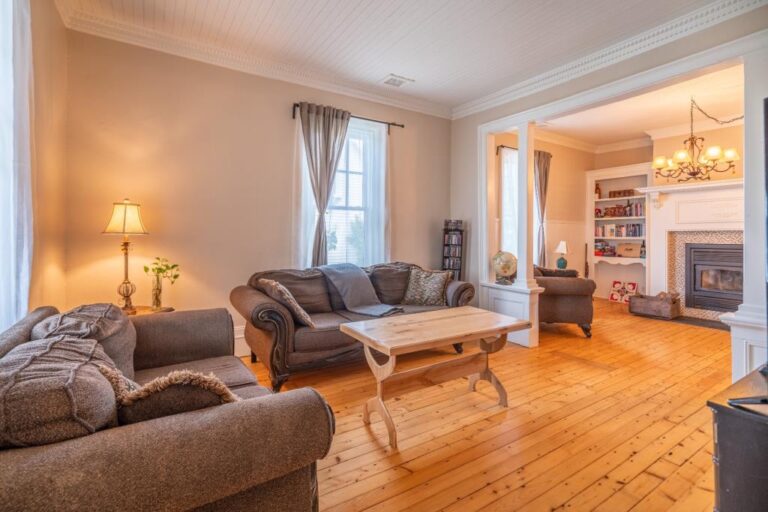 Chaleureuse propriété ancestrale de 1865 à SaintZéphirindeCourval Joli Joli Design